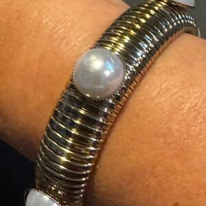 Elegant Gold Bracelet with Pearl Accent